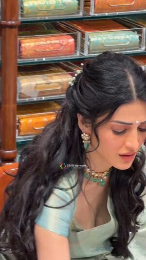 Celebs Actress Celebrity Cleavage Desi