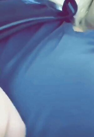 quick tittydrop at work 😋