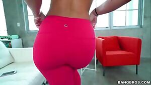 Huge yet adorable Kelsi Monroe !