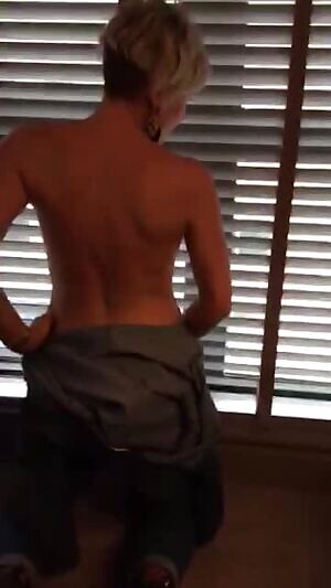 British wife ready to suck at window