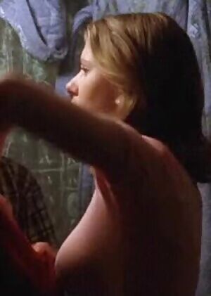 Scarlett johansson nipple