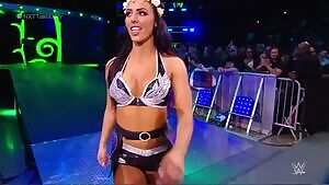 There's a Couple Reasons I Wish This Attire Could Come Back