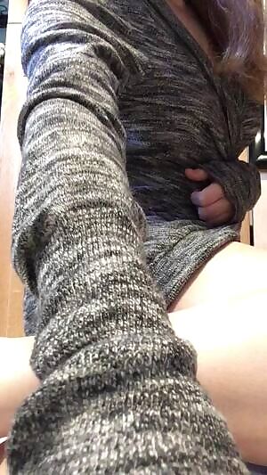 Roommates out of the room? Perfect time to rub one out!