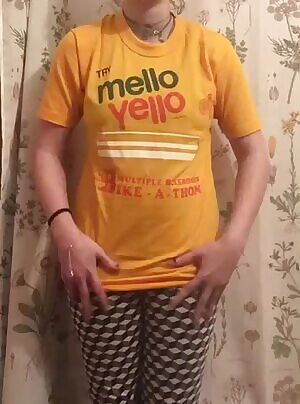 hoping that what's hidden under my shirt can distract you from my unsexy pants 😜