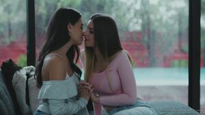 Skinny Girls Amateur French Kissing Girlfriends