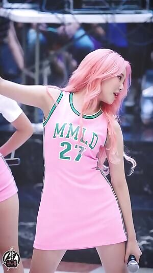 Momoland - Jooe nice thighs