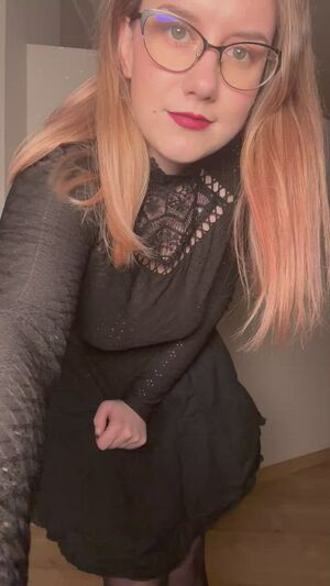 4'11 goth slut that you can pick up and fill up, say less (;