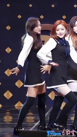 GUGUDAN Sejeong in thigh high socks