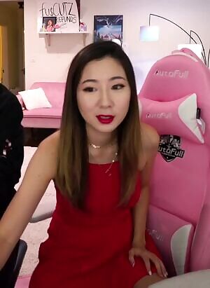 Fuslie Upskirt