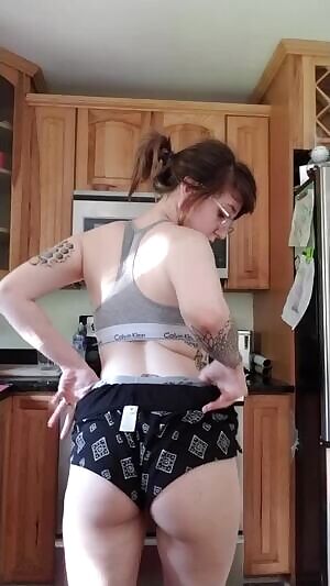 Gonna look sexy on my beach trip, you should come see - starisstarving on snap