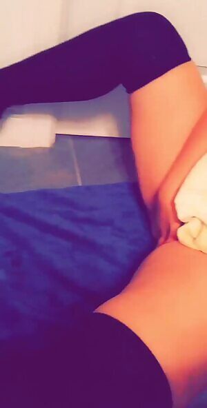 eel free to make me cum but know i'm going to make a mess