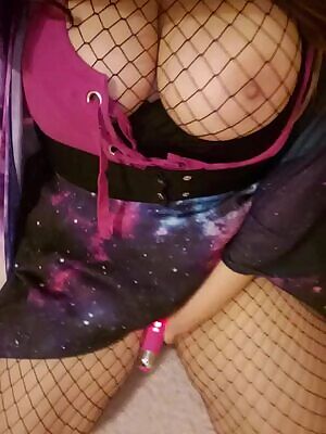 Spend some time with this thick, slutty nerd all day with a vanilla or me! 10 minute eo heavy sessions only $30! Horny as fuck and needing cock in my mouth 💕