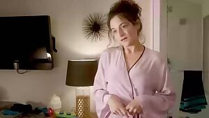 Jenny Slate takes her clothes off