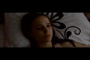 Natalie Portman and Mila Kunis lesbian plot in Black Swan