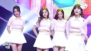 Fromis_9 Nakyung's tongue is alive