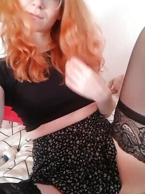 This fit and petite cutie wants to make you cum 💦 I have a filthy mouth, a sexy Slavic accent & I'm very vocal 🧡 Fetish friendly