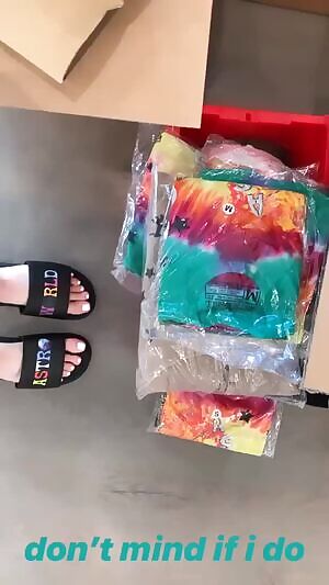 For the dudes with a foot fetish and are into Kylie