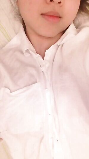 Can someone help me taking off my shirt? 💋