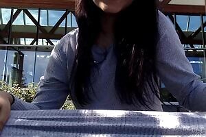 The sun came out, and so did the kitty 🌞