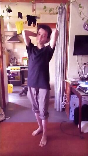 Smooth-looking LAD pounces into the reddit, probably proposing his housing is a complete ESS