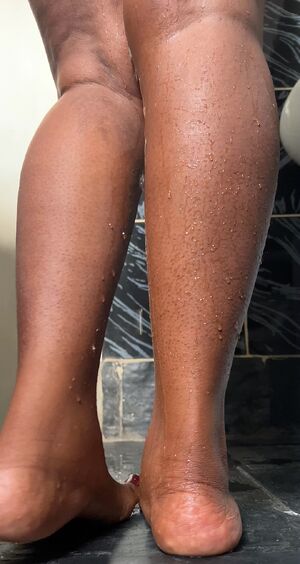 Wetting Ass Ebony Pee Peeing