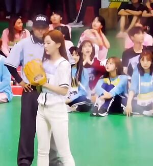 RED VELVET Seulgi pitching
