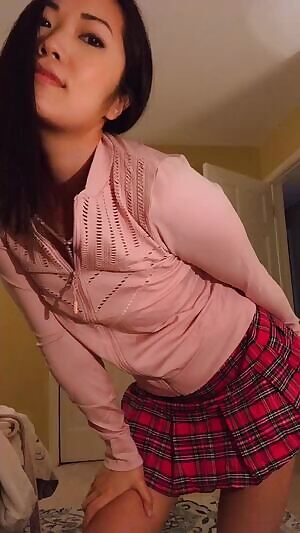 This Asian girl would love to strip for you tonight 💜 Come play!