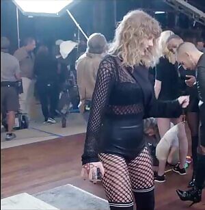 I came to Taylor Swift more times than any other celeb in 2017. What was your guys' most used photo/gif of the year?