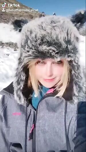 Me trying to look cute in the snow >w<