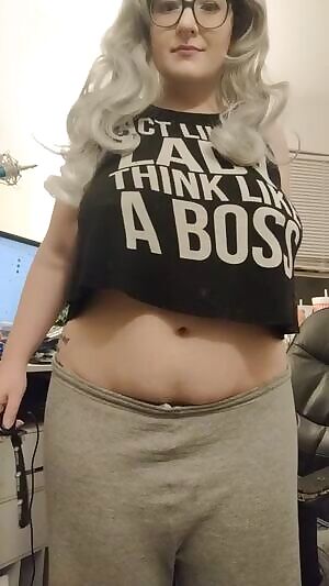 Hi, I'm Evie and I'm Awesome. Why? I love sticking things in my butt and sloppy, message blowies. I'm super friendly and in the mood to control your cum via so you should definitely message me!