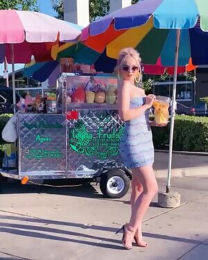 Dove Cameron looking so fucking hot. Make me cum for her