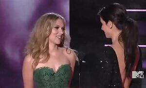 Sandra Bullock kissing Scarlett Johansson