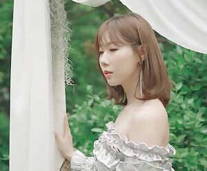 Dreamcatcher - Handong beautiful shoulders