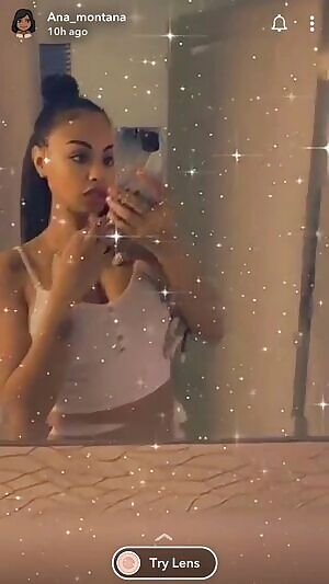 Ana Montana’s tit on her public snap 😍