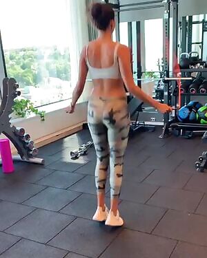 Kelly Gale jumping rope