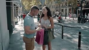 Cassie Del Isla - First Day In Barcelona