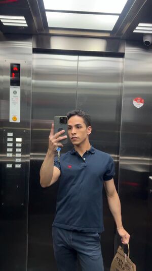 Gay Cock Milking Chaturbate Elevator Male