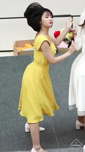 Twice - Momo