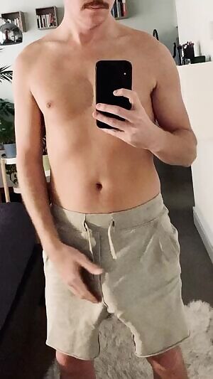 Playing in my old sweats. PMs encouraged.