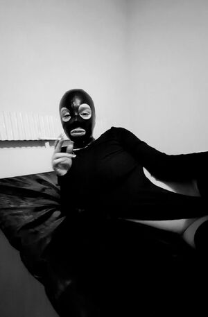 Mask on! Amateur Fansly Kinky Latex