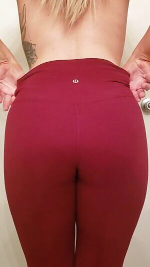 How about a little booty jiggle for your evening? 🍑💕