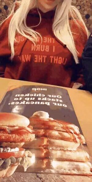 Let me put some syrup on those pancakes!