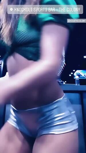 I wish my GF could shake her ass like that... 🤩🤩🤩