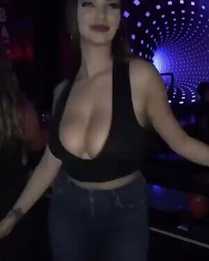Slow motion boobs jumping pic