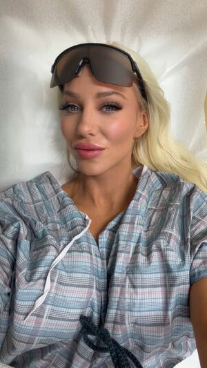 Big Titty Bimbos Blonde Boobs Huge Tits