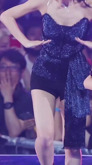 Twice - Momo, Nayeon, Jihyo & Sana