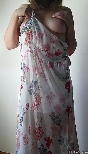 Oh my,I can't keep my dress up😁