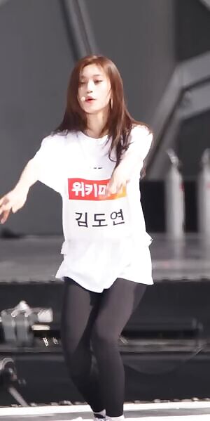 Weki Meki - Doyeon skin tight af leggings