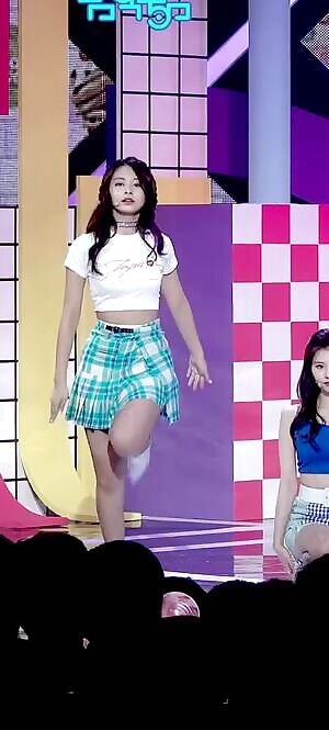 TWICE - Tzuyu & Mina