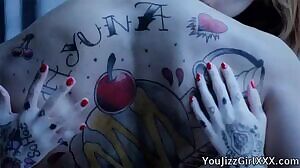 I always loved Hyuna's hands.